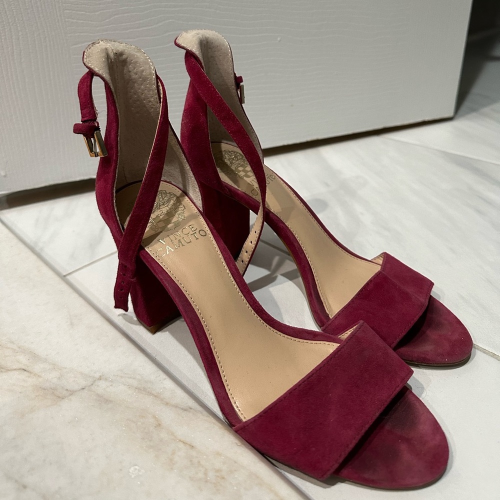 VINCE CAMUTO RASPBERRY SUEDE BLOCK HEEL - size 6.5